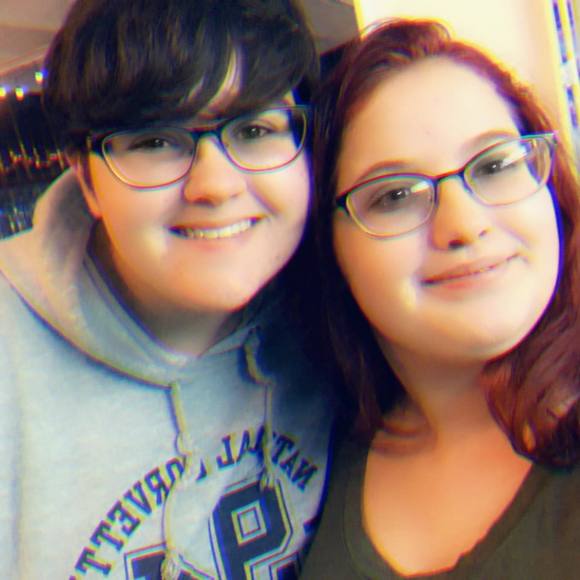 Meet your Posher, Caroline - Picture 1 of 1